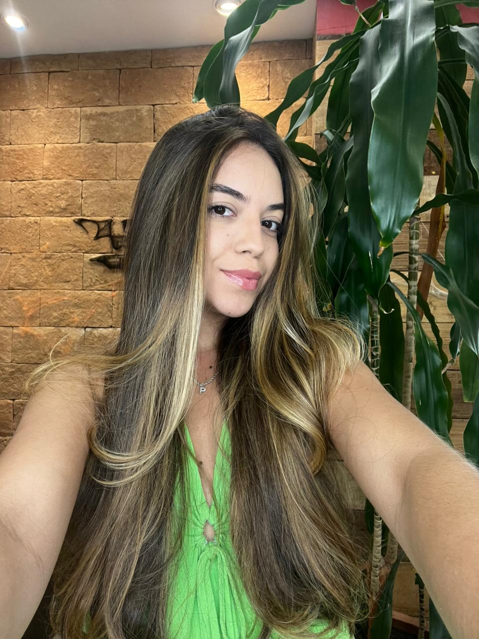 Iluminação natural com mechas feita em salão de beleza na Barra da Tijuca RJ